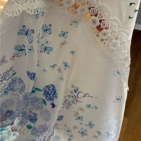 Chic Long Sleeve Floral Dress in Blue and White - Picture 8 of 14